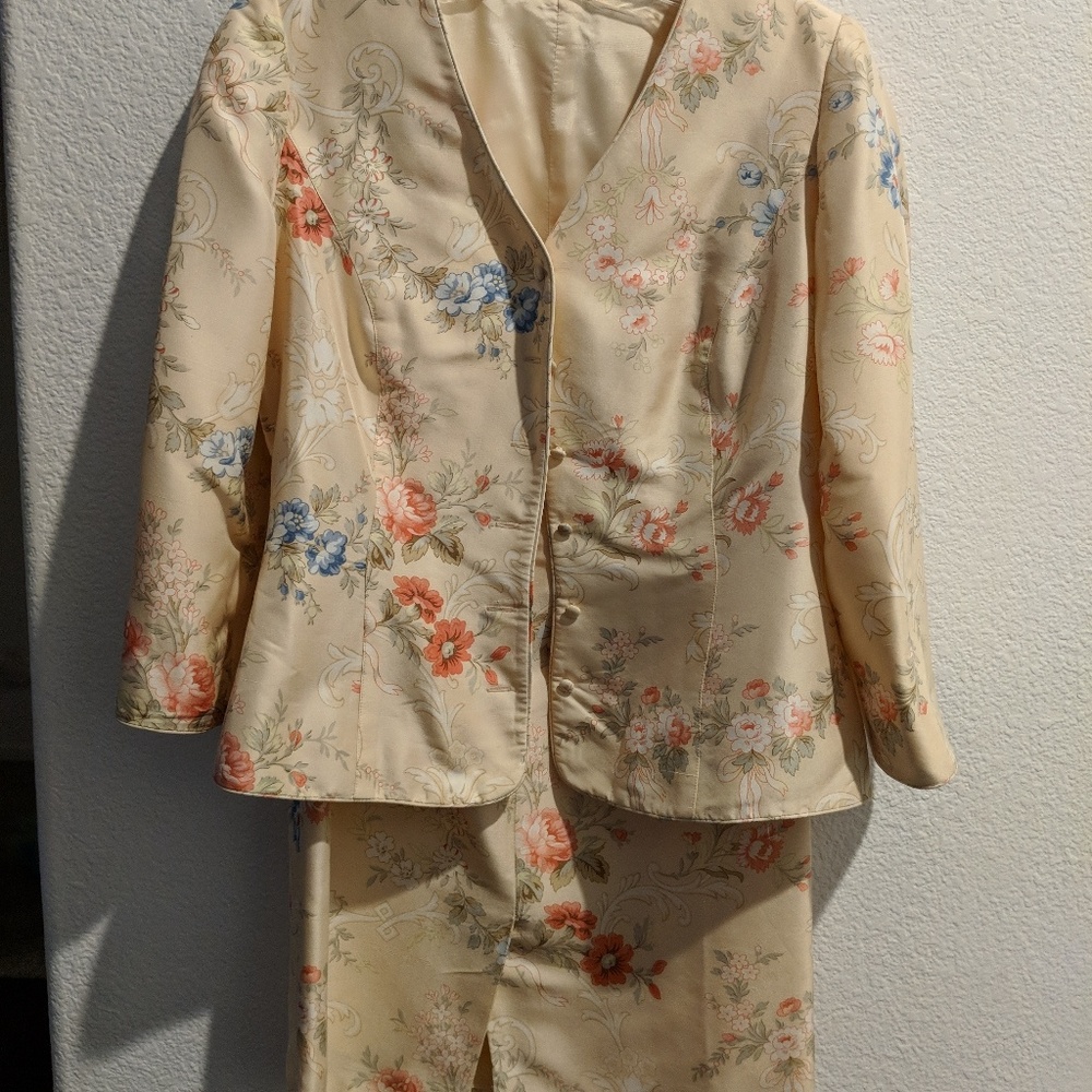 Maggy London Vintage Size 8 Silk Blouse/Skirt Set